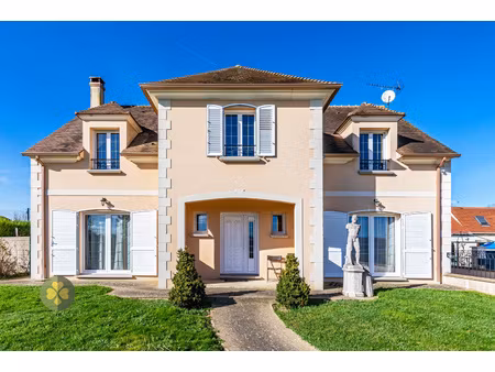 maison de 200 m2 dont 2 suites + sous-sol total