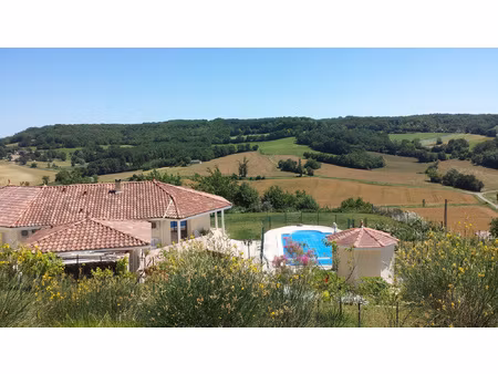 maison contemporaine de 160 m2 (4 chambres) sur un terrain d