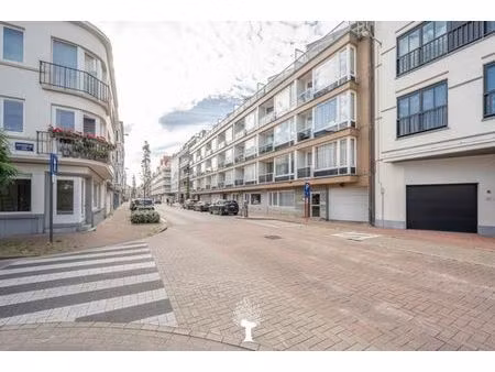 place de parking spacieuse  située au centre...