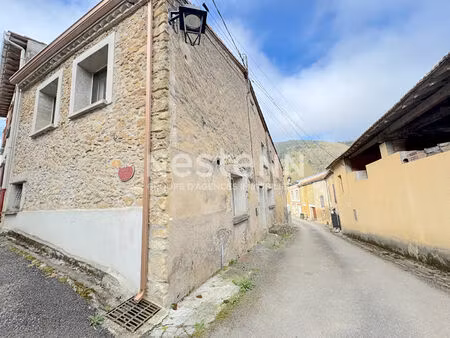 à vendre maison de charme de 148m2 rénovée avec goût.