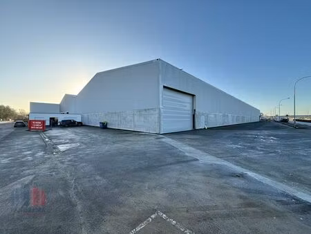 15.000 m² magazijnruimte met kantoren op zeer goede locat...