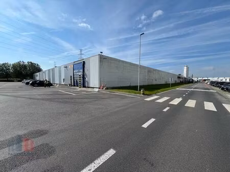 bedrijfsgebouw 8.000m² op top locatie naast e17