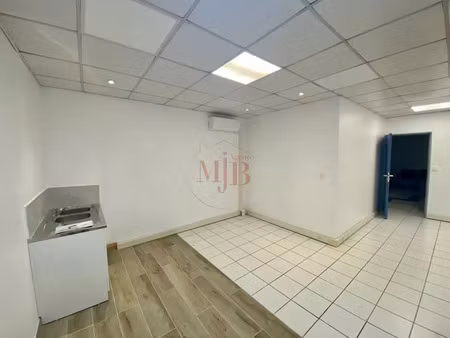 location locaux professionnels 35.8 m² à aix-en-provence (13090)  630 €