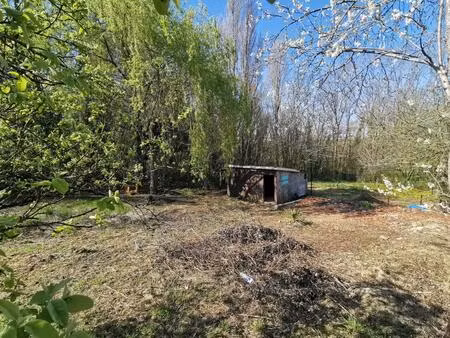 terrain de loisir (non constructible) avec petite construction existante 1290 m²