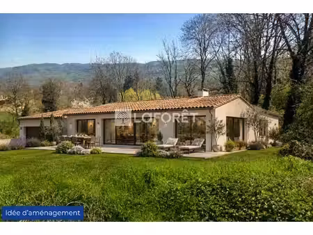 terrain constructible 1651 m²