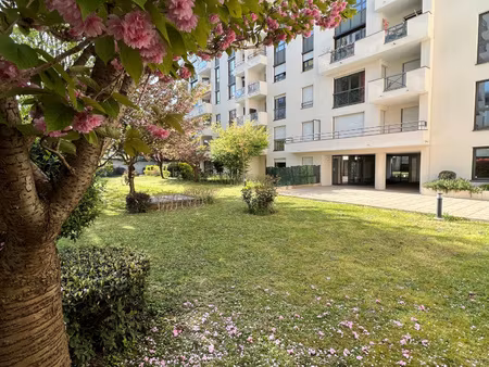 résidence très recherchée proche gare pour ce vaste 5 pièces