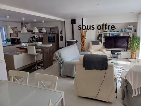 plougasnou coeur du bourg  appartement t4 récent exposé au sud ouest.