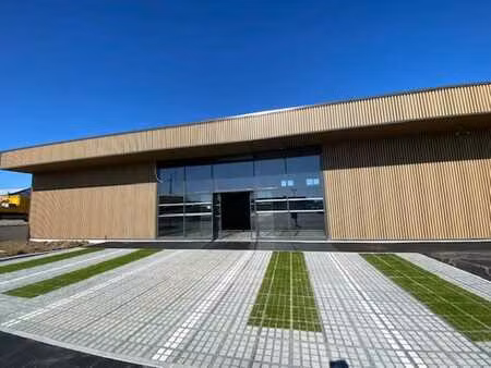 location commerce 549 m² à plonéour-lanvern (29720)