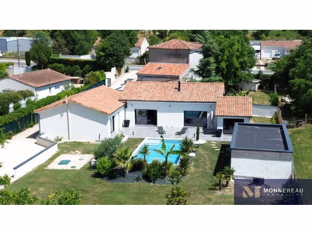 maison contemporaine aux portes de la ville