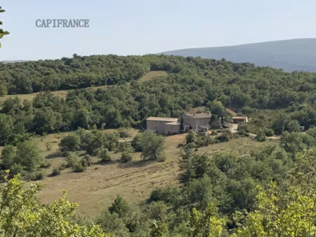 propriété à vendre banon 21 pièce(s) 552m2 1 350 000€