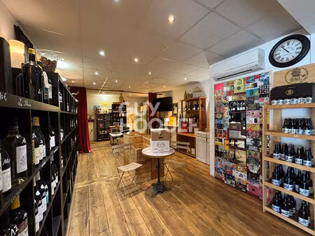 murs commerciaux dans le centre de lit et mixe