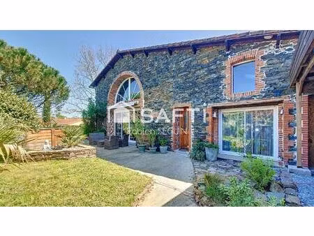 longère intégralement rénovée  avec goût et matériaux nobles !