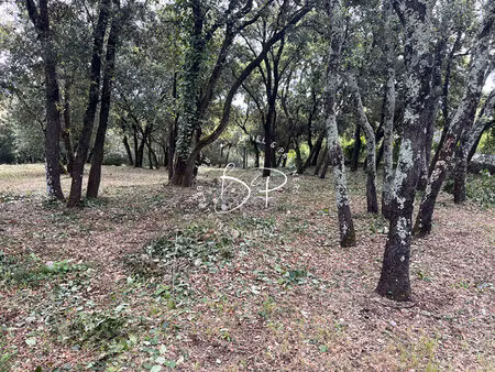 le thoronet  à vendre  terrain de 1200 m2 situé en zone constructible