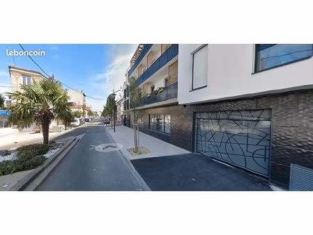 place de parking place du marché proximité métro ligne 11