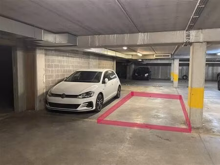 parking/boxe de garage - proche de la gare du nord