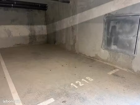 parking/box 1 pièce 14 m²