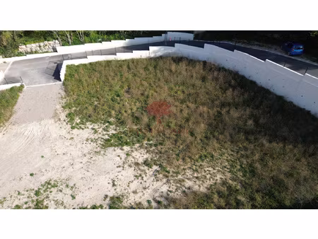 a vendre en exclusivite - le pouget - parcelle de terrain de