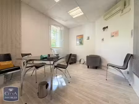 local commercial à louer 15 m² - le pontet (84) - 339€