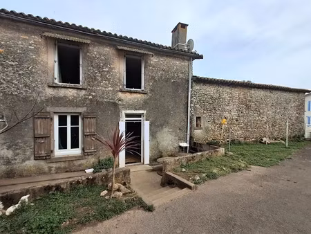 vente maison 4 pièces 115.39 m² à cezais (85410)  69 000 €