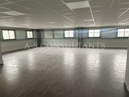 location bureau 125 m² à saint-jeoire-prieuré (73190)