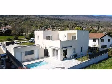 maison avec piscine et terrasse farges (01)