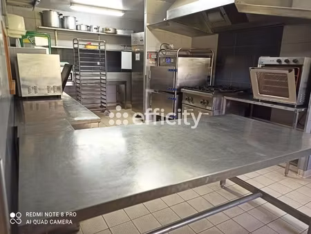 local commercial 5 pièces - 237 m²