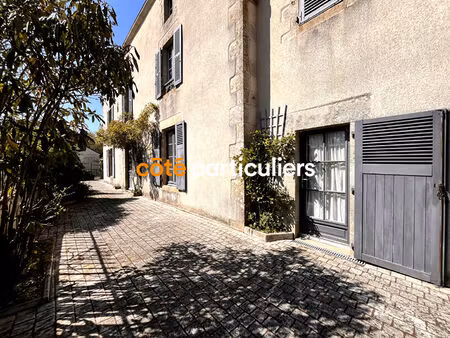 le poire sur vie -- demeure du xviii siècle --piscine -- 14 pieces -- 310 m2