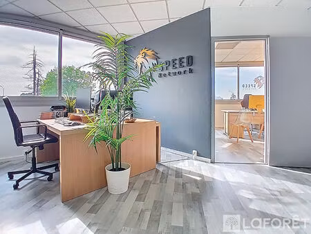 villenave d'ornon local professionnel de 45 m² avec un bureau cloisonné