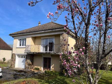 charmante maison familiale avec jardin fleuri et garage