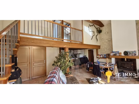 maison en pierre 147 m2  3 ch  garage  terrain 723 m2