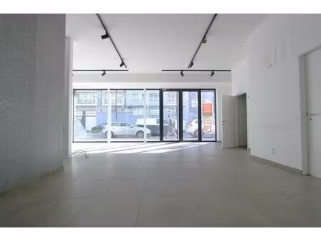 rez-de-chaussée commercial à vendre situé à l'elisabetlaan