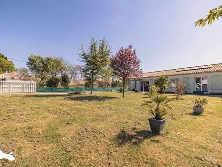 vente maison 5 pièces 130 m² à bords (17430)  295 767 €