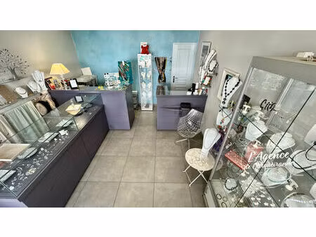 vente local commercial 2 pièces 23m2 hyères 83400 - 117000 € - surface privée