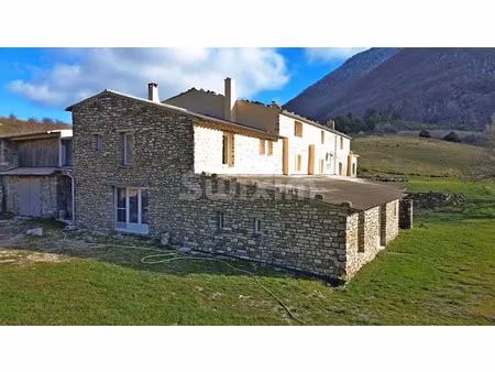 vente propriété 11 pièces 520 m² à vesc (26220)  940 000 €