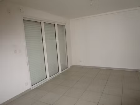 a vendre appartement libre de tout occupant