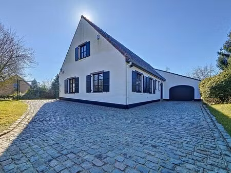 spacieuse villa plain pied sur 15a22 proche des commodités !