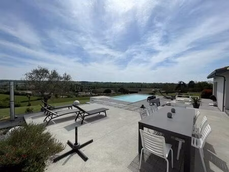 maison de 6 pièces de luxe en vente à castelnau-sur-gupie  nouvelle-aquitaine