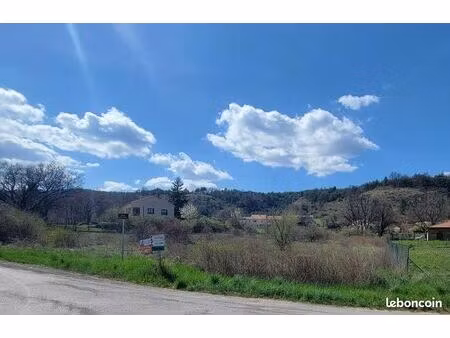 terrain 3 825 m² saleon