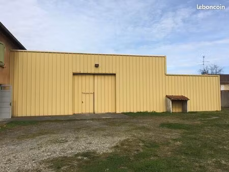 entrepôt à louer 370m2 (divisible en lots)