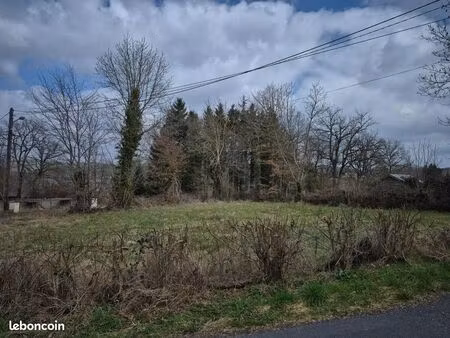 terrain 680 m² salles-curan