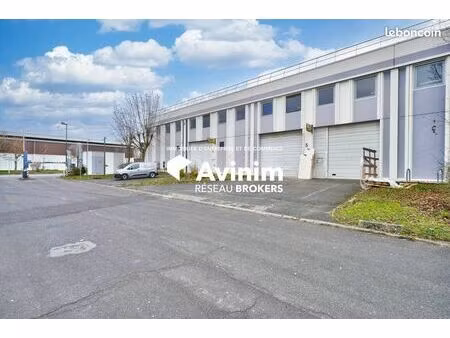 bureaux 1077 m² lisses