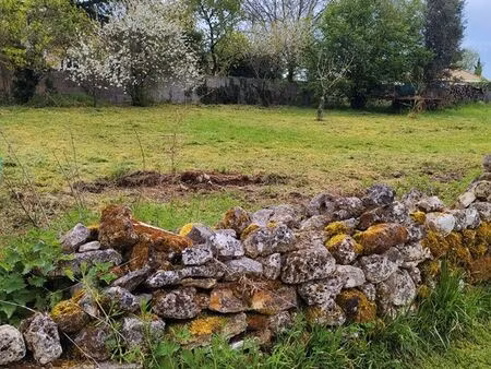 entre puymoyen et torsac  terrain constructible +/-500m2