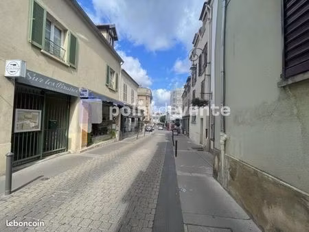 commerce habillement/textile 59 m²