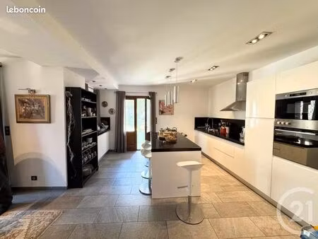 villa 5 pièces 183 m²