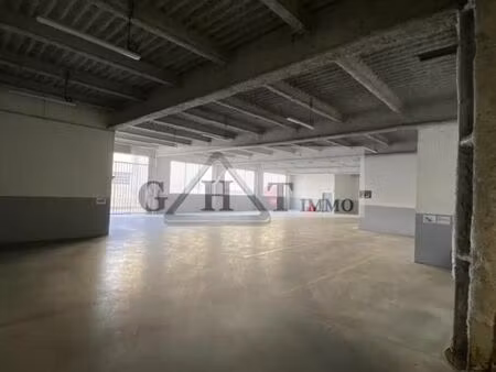 local industriel 900 m²