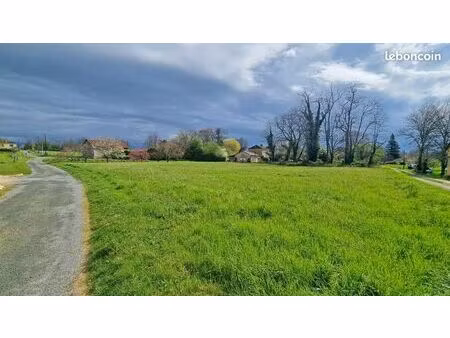 terrain 2 980 m² clermont de beauregard