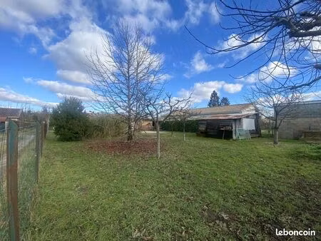 terrain 660 m² cérons