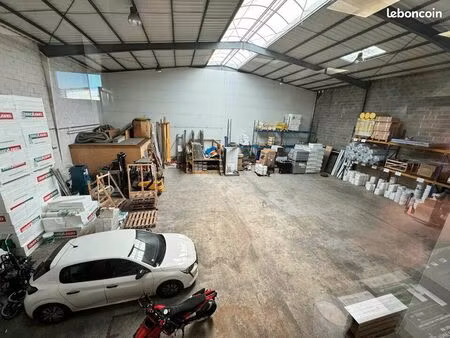 local d'activité 580 m²