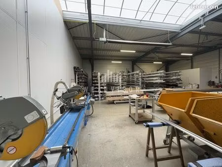 local d'activité 725 m²