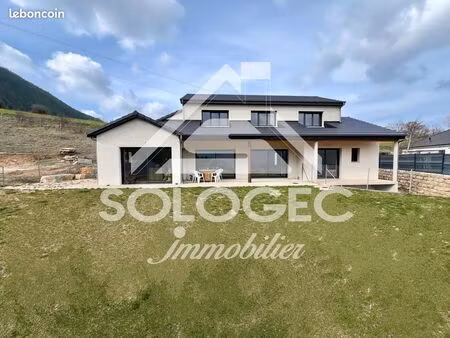 villa 5 pièces 168 m²